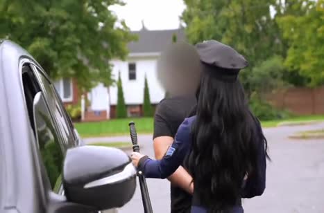 Грудастая фитоняшка сама привезла мужика на секс 1