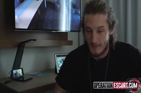 Охранник заковал гламурную студентку и жестко отодрал ее 1