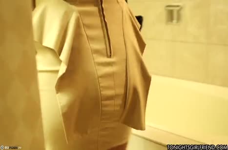 Красивая темнокожая бабенка сама пришла трахаться 1